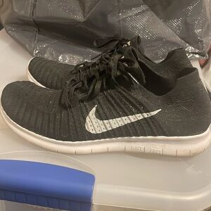 Men’s black Nike Free Run Flyknit size 12